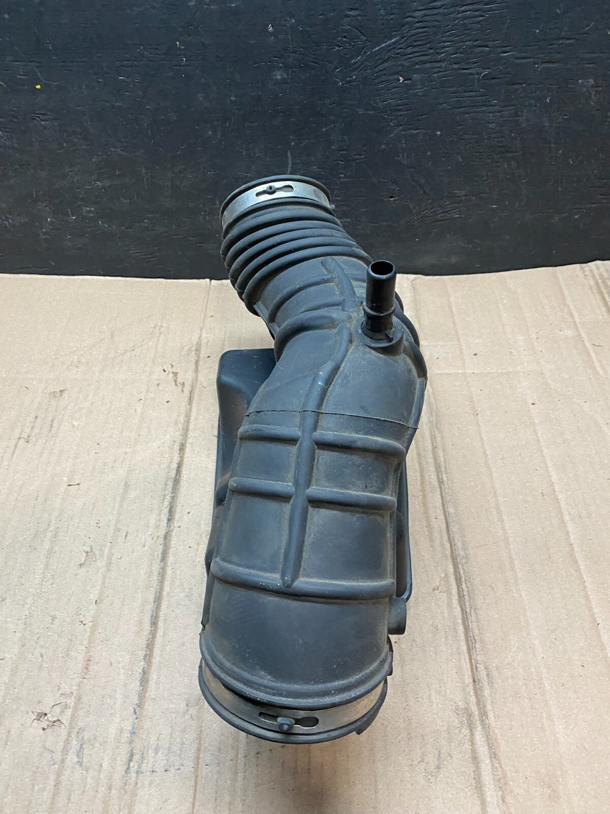 2009-2012 Ford Flex Taurus Lincoln Mks Air Hose  Duct Tube OEM F4106 DG17