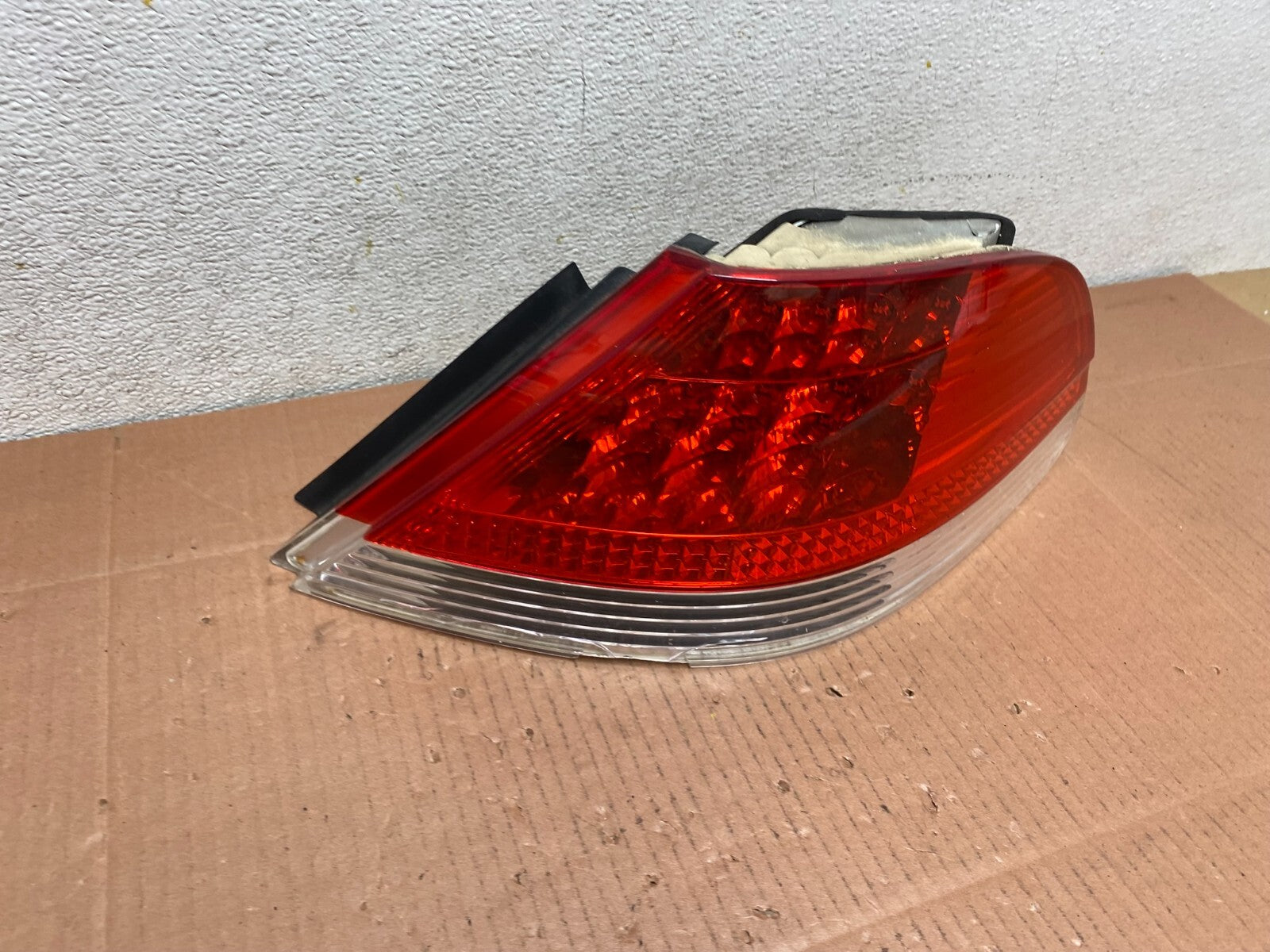 2002 to 2005 BMW 7-Series 745i 760i Right Passenger Tail Light Oem M1090 DW2