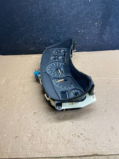 1999 to 2002 Chevrolet Silverado Sierra Cluster Gauge Speedometer ECM AF2655 DG1