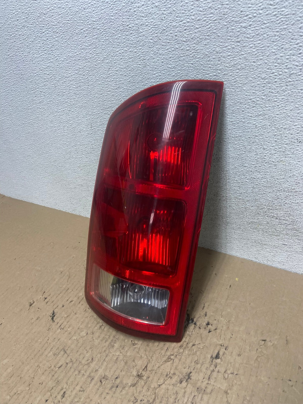 2002 to 2006 Dodge Ram 1500 Left Driver side Tail Light AF7050 LK1
