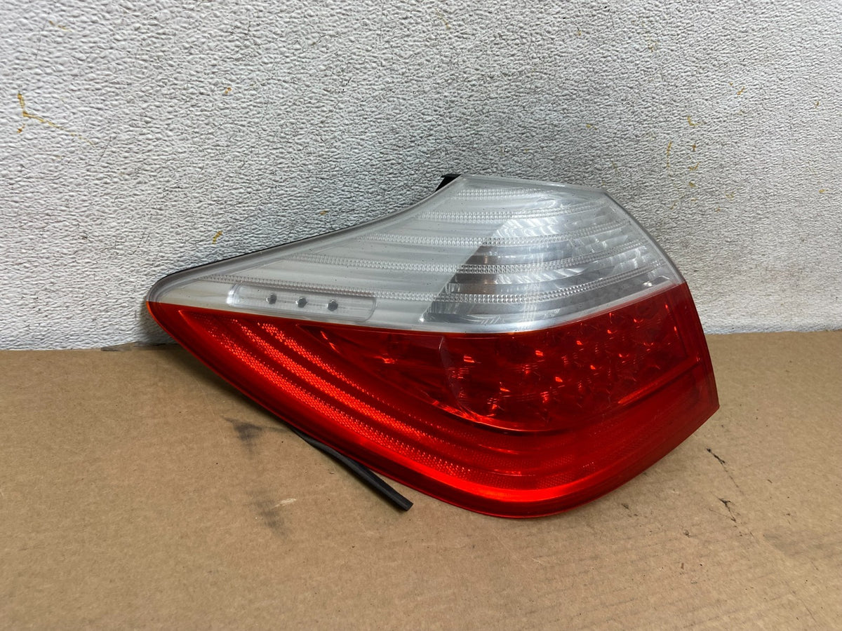 2009-2011 Hyundai Genesis Sedan Left Driver LH Tail Light AH4444 DW1