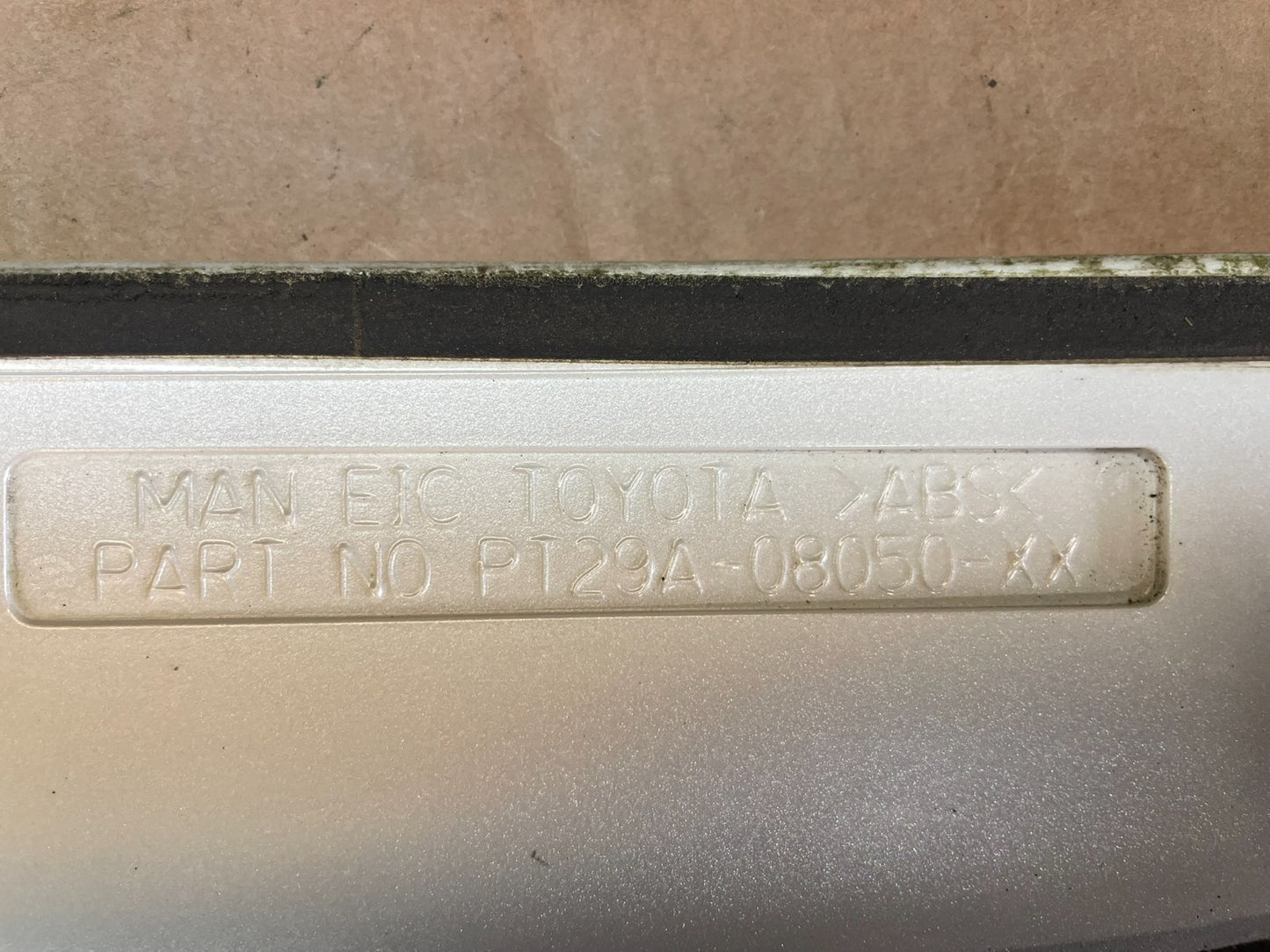 2004 to 2008 Toyota Sienna Rear Wing Spoiler AE8402 DW4