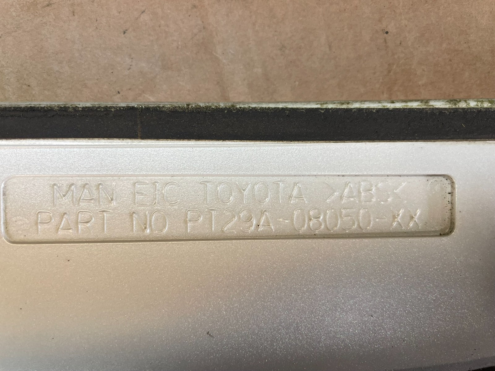 2004 to 2008 Toyota Sienna Rear Wing Spoiler AE8402 DW4