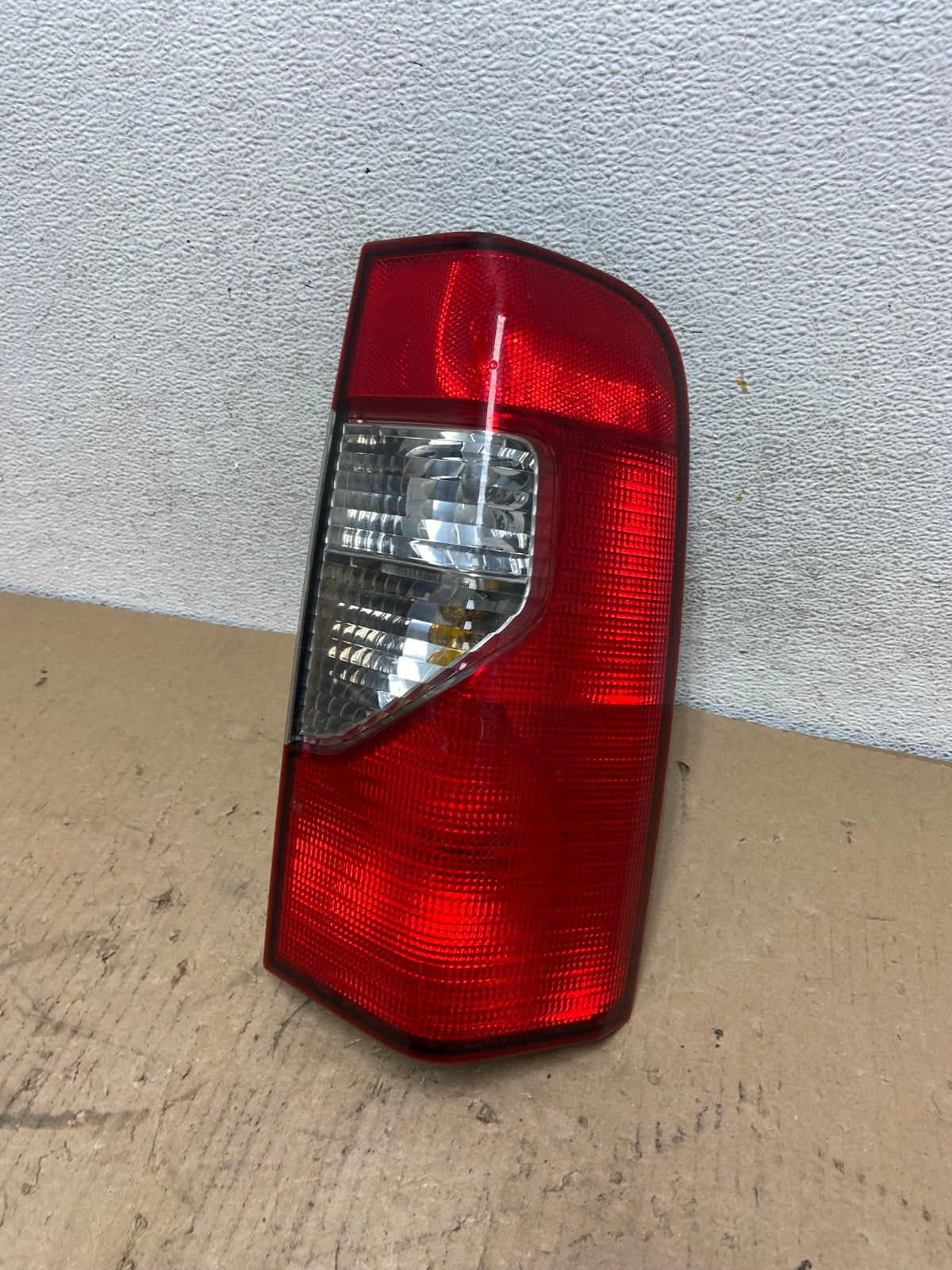 2002 2003 2004 Nissan Xterra Right Passenger RH Side Tail Light AF3272 LK0