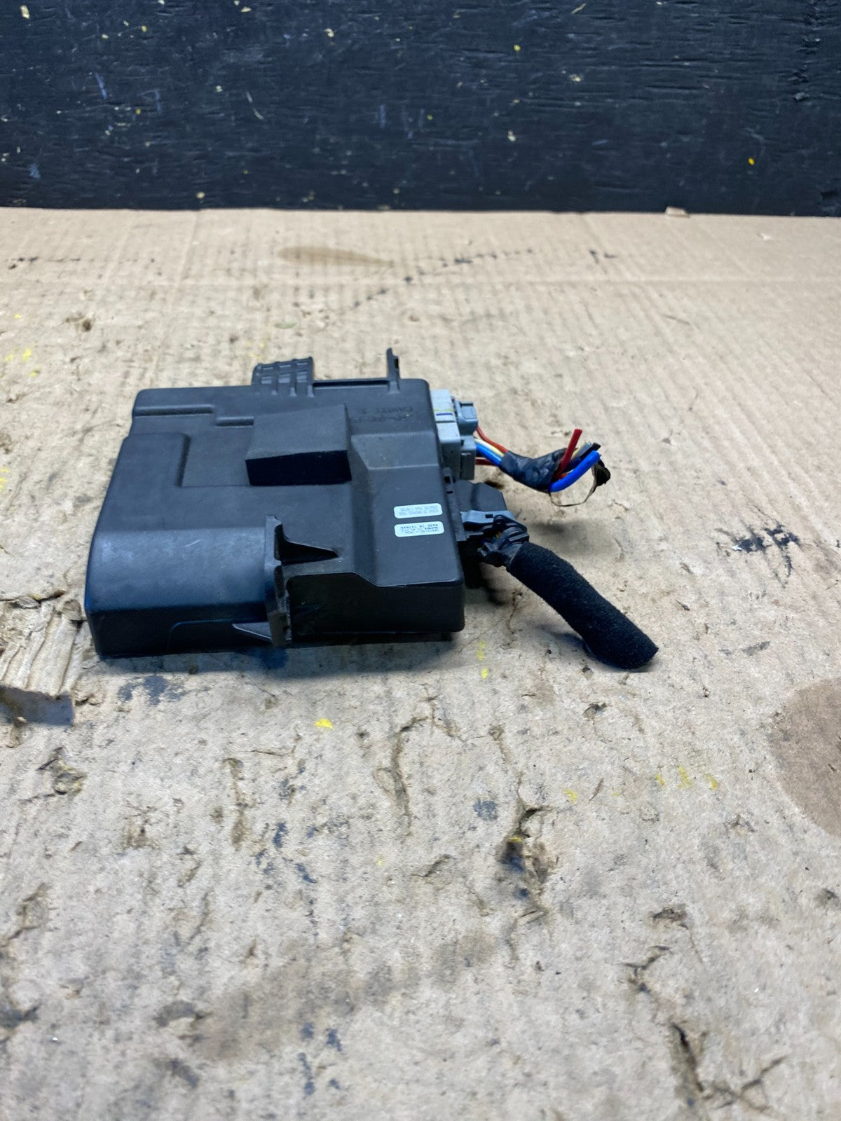 2006-2014 Kia Sedona Entourage Power Sliding Door Control Module P7922 DG3