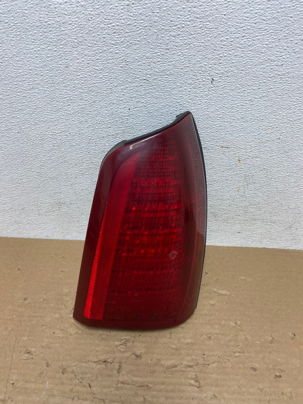2000 to 2005 Cadillac Deville Right Passenger Rh Side Tail Light AD4121 LK0