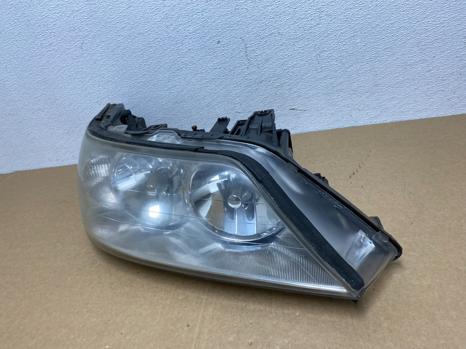 2005 to 2011 Lincoln Town Car Right Passenger Rh Side Headlight AB9980 DW1