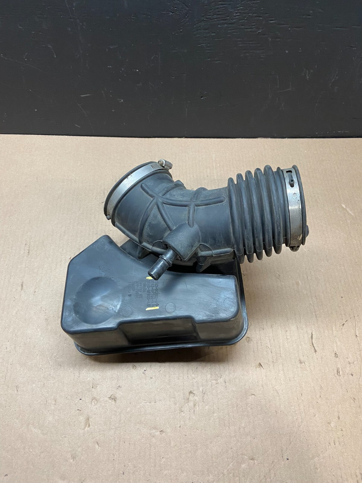 2007 to 2010 Lincoln MKX 3.7L Air Cleaner Box Resonator OEM D5005 DG17