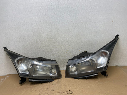 2011 to 2015 Chevrolet Cruze Halogen Left+Right Set Headlights AI1082 DW0