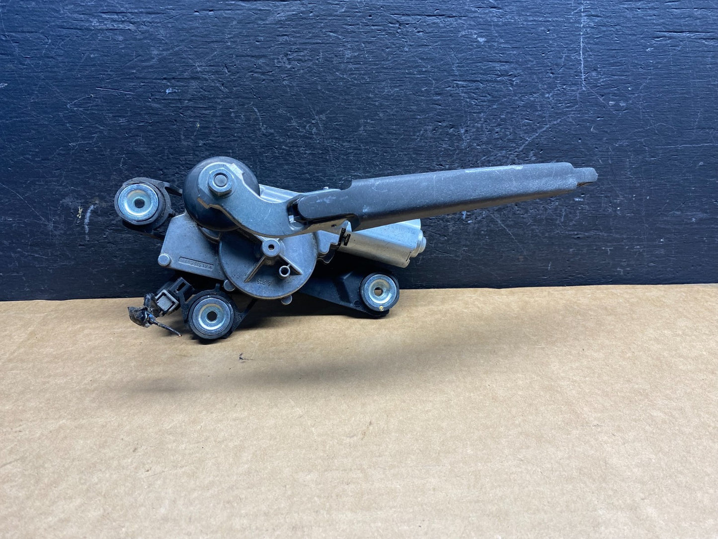 2012 to 2014 Ford Focus Rear Windshield Wiper Motor BV61-17K441-AA AD7502 DG0