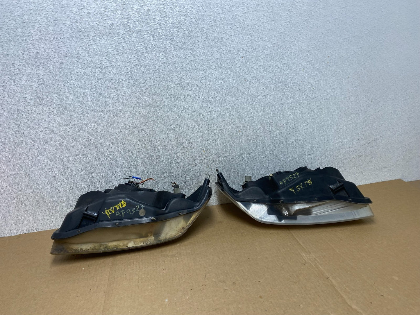 2000 to 2001 Nissan Maxima Left + Right Set Halogen Headlights AF9527 DW8