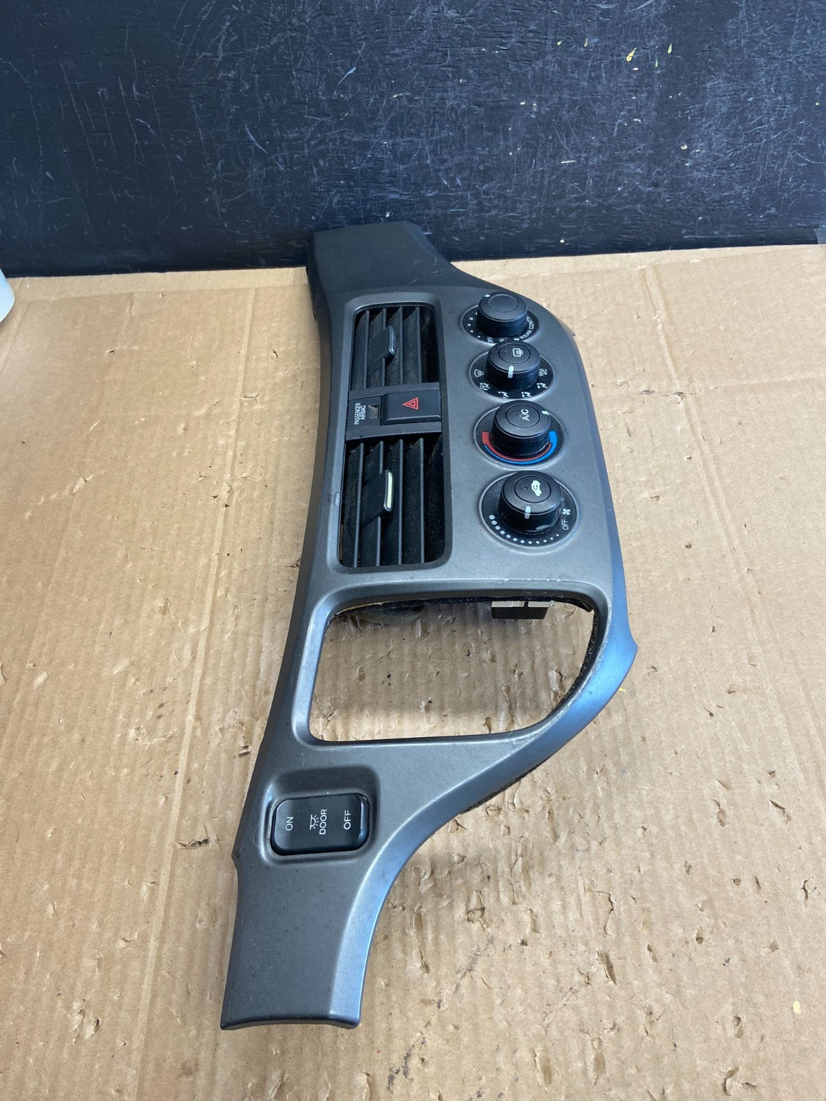2005 to 2010 Honda Odyssey Radio Climate Control Dash Trim Bezel ad2350 DG1