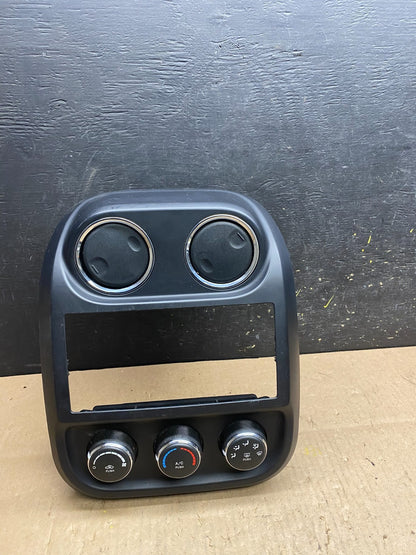 2011 to 2017 Jeep Compass Dash Climate Temperature Control Radio Bezel T4871  DG0
