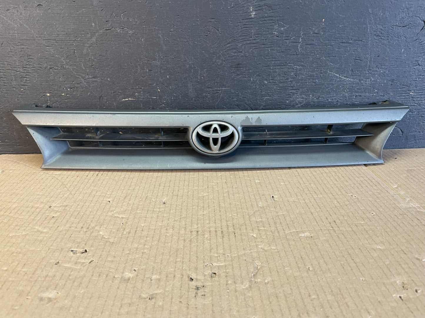 1993 to 1995 Toyota Corolla Front Grill Grille AE37910