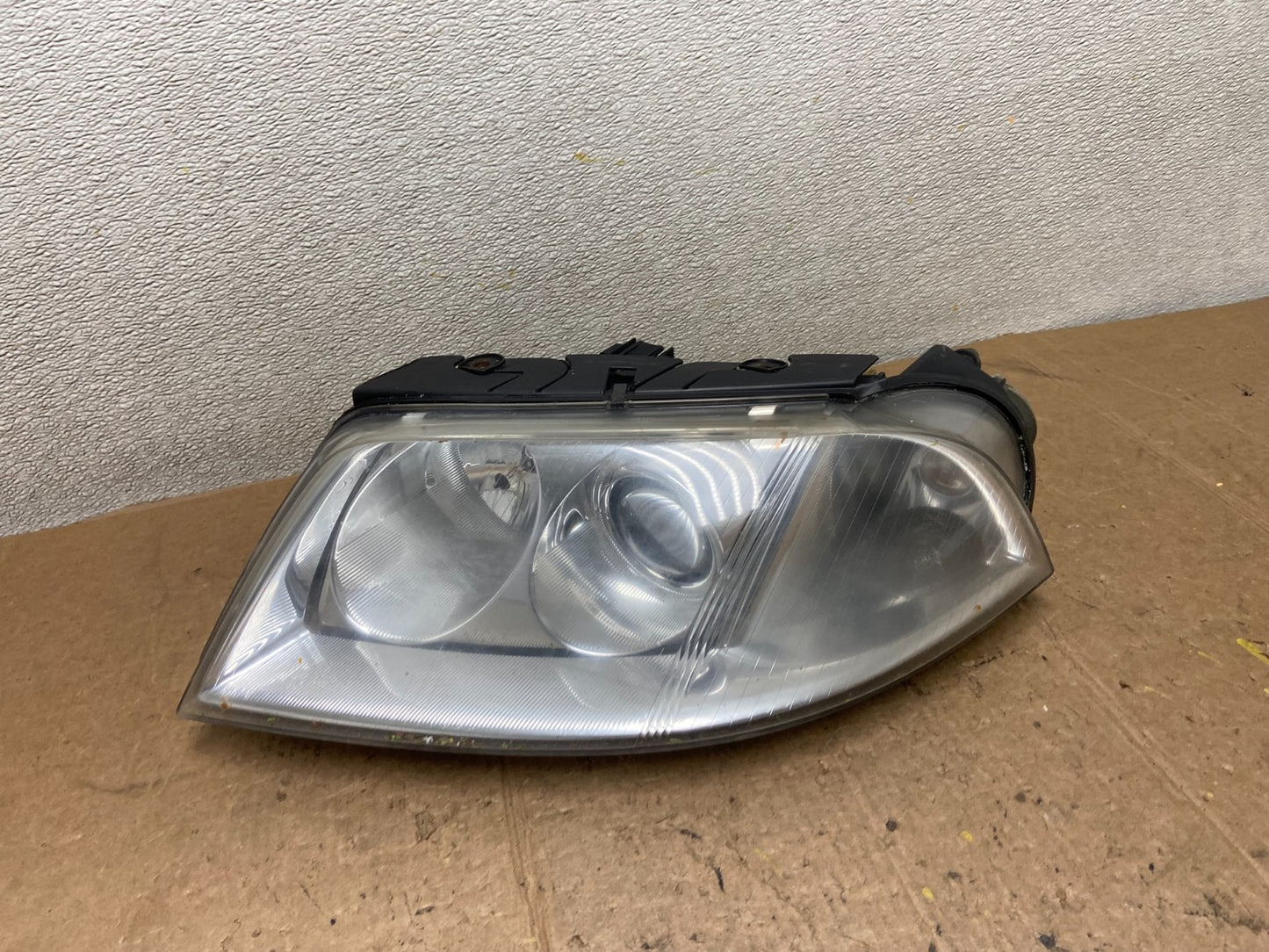 2001-2005 Volkswagen Passat Left Driver LH Halogen Headlight Oem AA3878 DW0