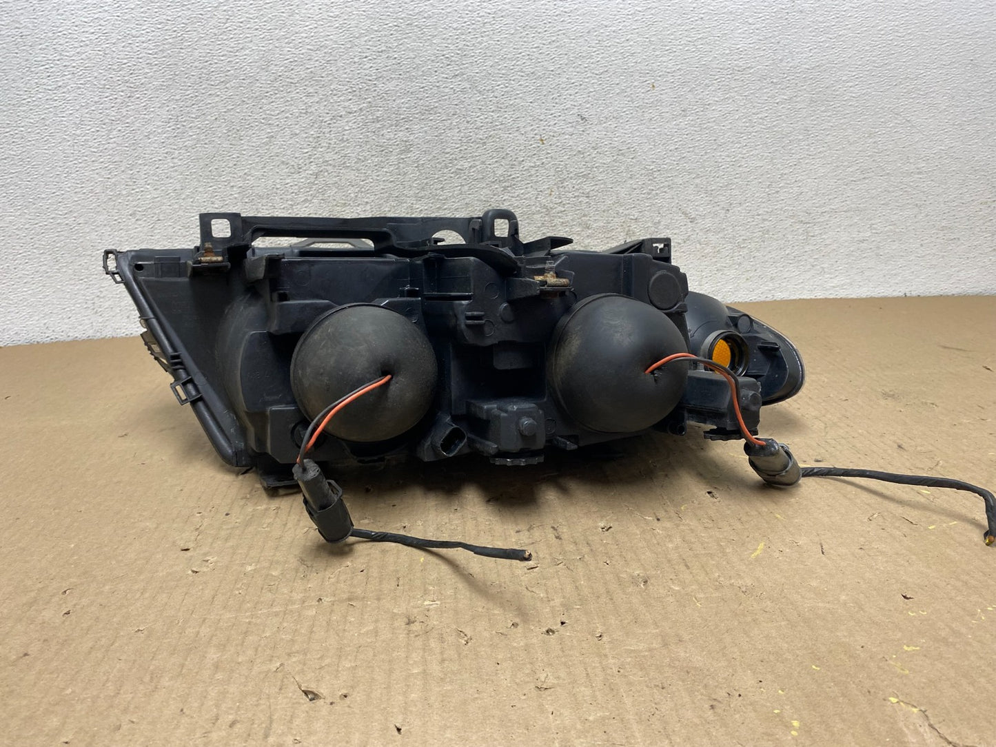 2002 to 2005 BMW 3 E46 Sedan Left Driver LH Halogen Headlight AG8025 DW4