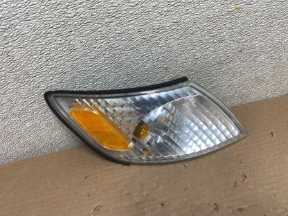 2000 to 2001 Lexus ES300 Right Passenger RH Side Turn Signal AB1392 DW0