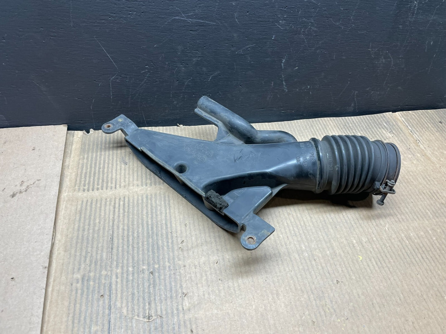 2007 to 2009 Lexus RX350 Air Cleaner Filter Inlet Tube  OEM D8628 DG11