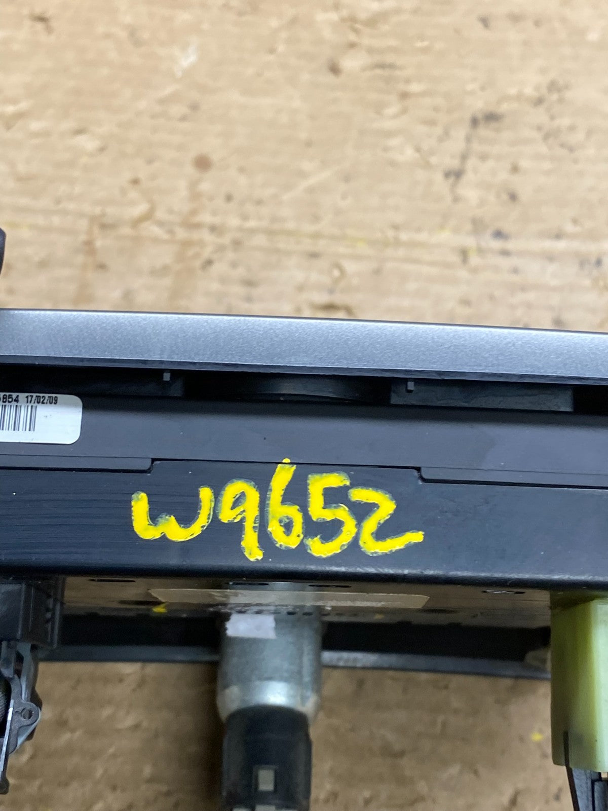 2007 to 2014 Ford Expedition Temperature Climate Control w/ Radio Bezel W9652 DG6