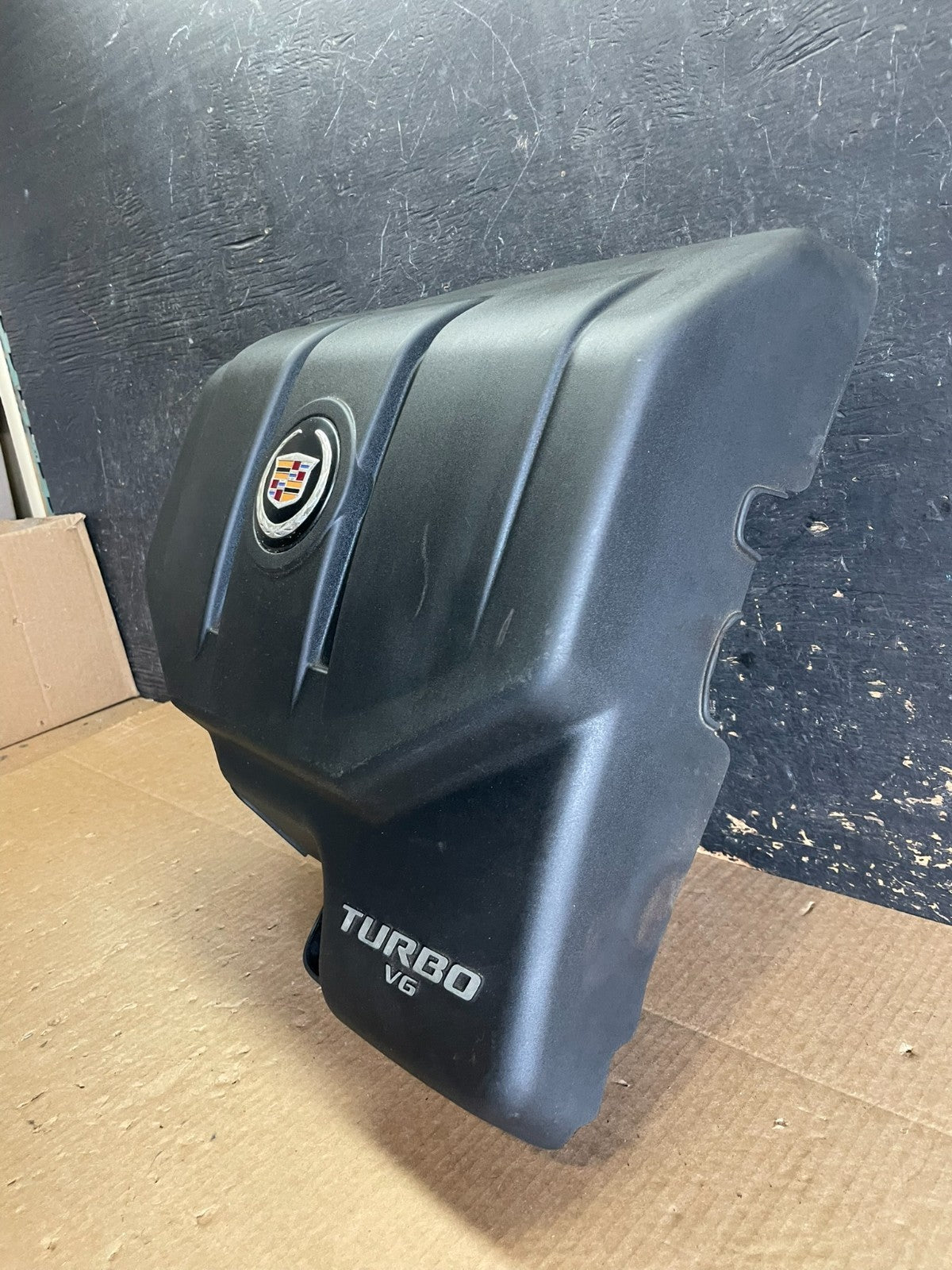 2010 to 2011 Cadillac SRX Engine Cover 2.8L 19420814 AA6115 DG1