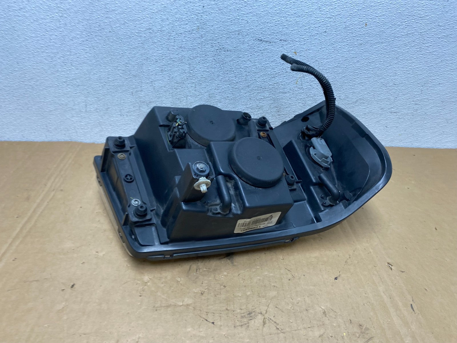 2002 to 2009 Gmc Envoy Left Driver Lh Side Headlight Halogen AD2809 DW5