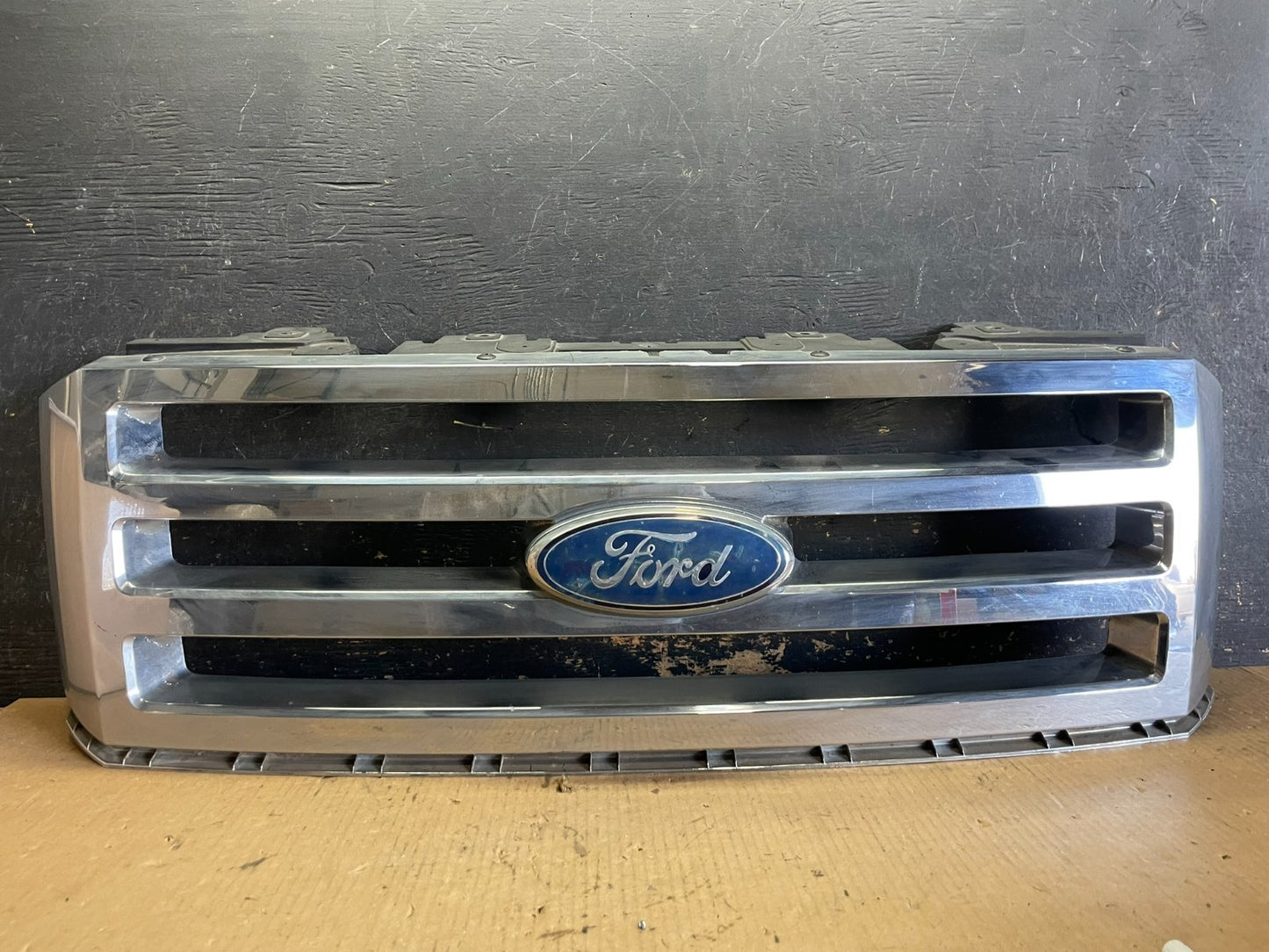 2007 to 2014 Ford Expedition Front Upper Chrome Grill Grille Oem AA2470 DG0