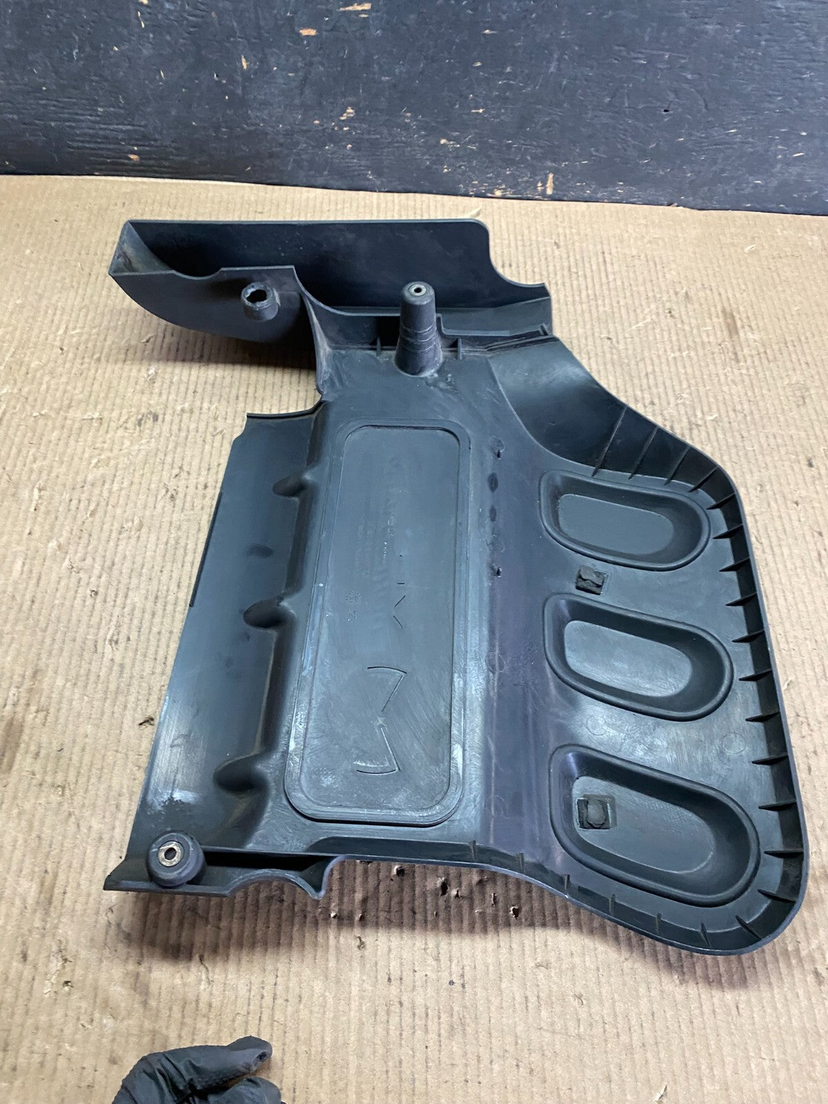 2000 to 2003 Mazda Tribute  DOHC 24 VALVE Engine Shield Top Cover N8403 PS7