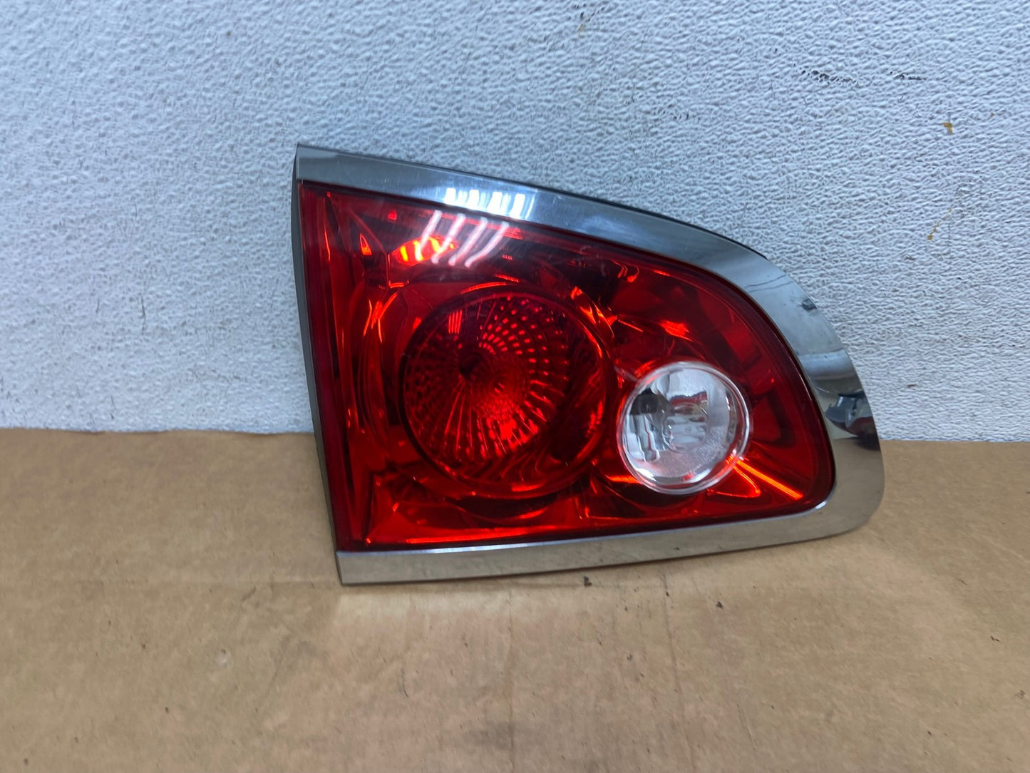 2008 - 2012 Buick Enclave Left Driver Lh Inner Tail Light AD4440 LK0