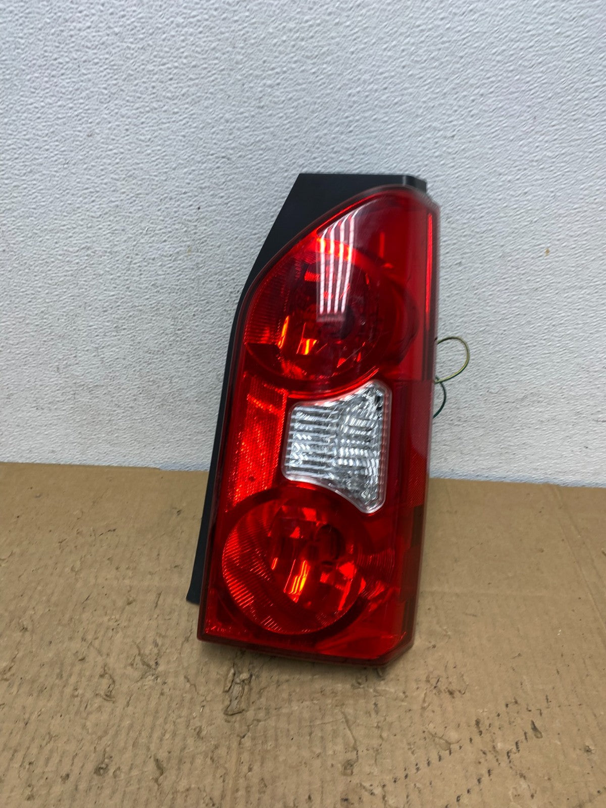 2005 to 2015 Nissan Xterra Right Passenger Rh Side Tail light AD2504 DW0