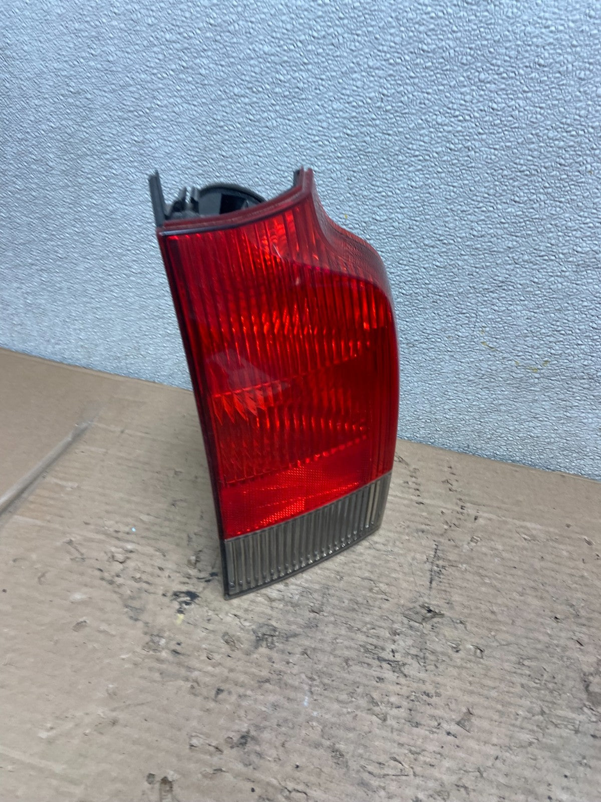 2001 - 2004 Volvo XC70 V70 Right Passenger Side LH Tail Light AA9680 LK2