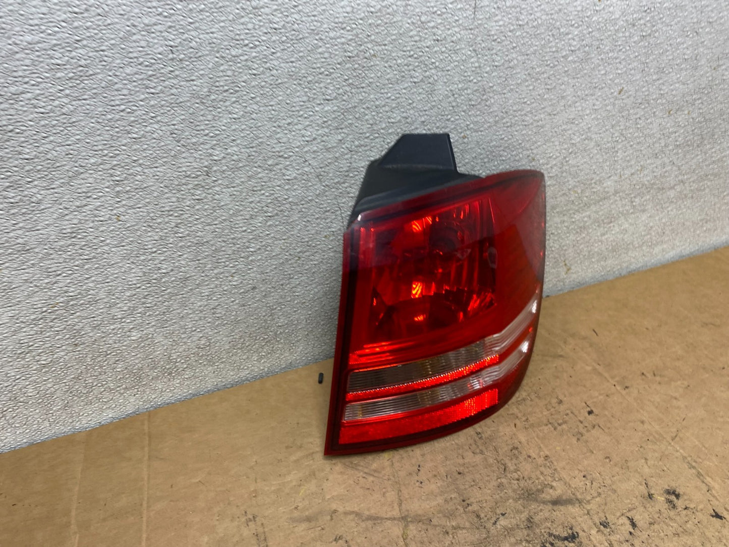 2009 - 2011 Dodge Journey Right Passenger Side Rh Tail Light Oem T3839 DW2