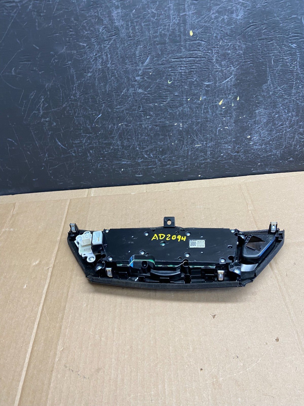 2013 to 2018 Nissan Pathfinder Radio Audio Climate Control AD2094 DG3