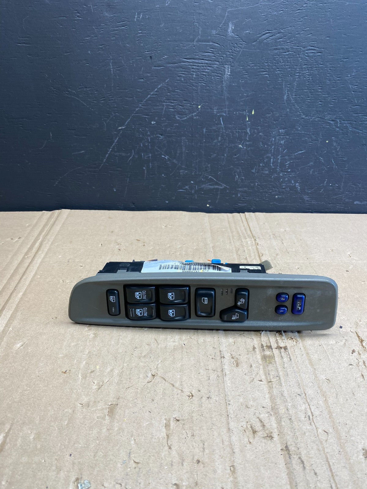 2002 - 2005 GMC Envoy Master Power Door Lock Window Switch Heat Seat AB8956 DG0