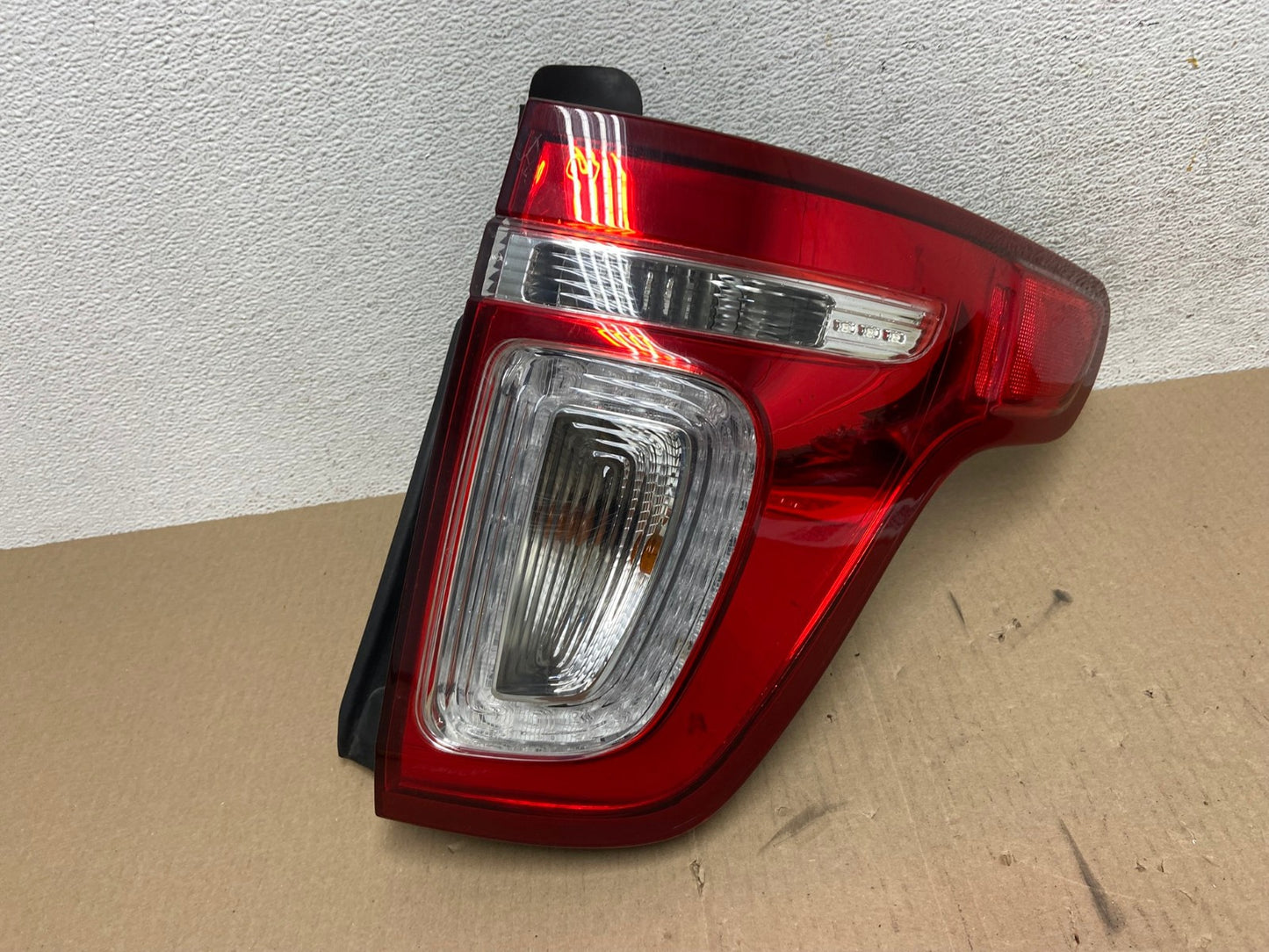 2011-2015 Ford Explorer Police Package Right Passenger Side Tail light AE6996 LK0