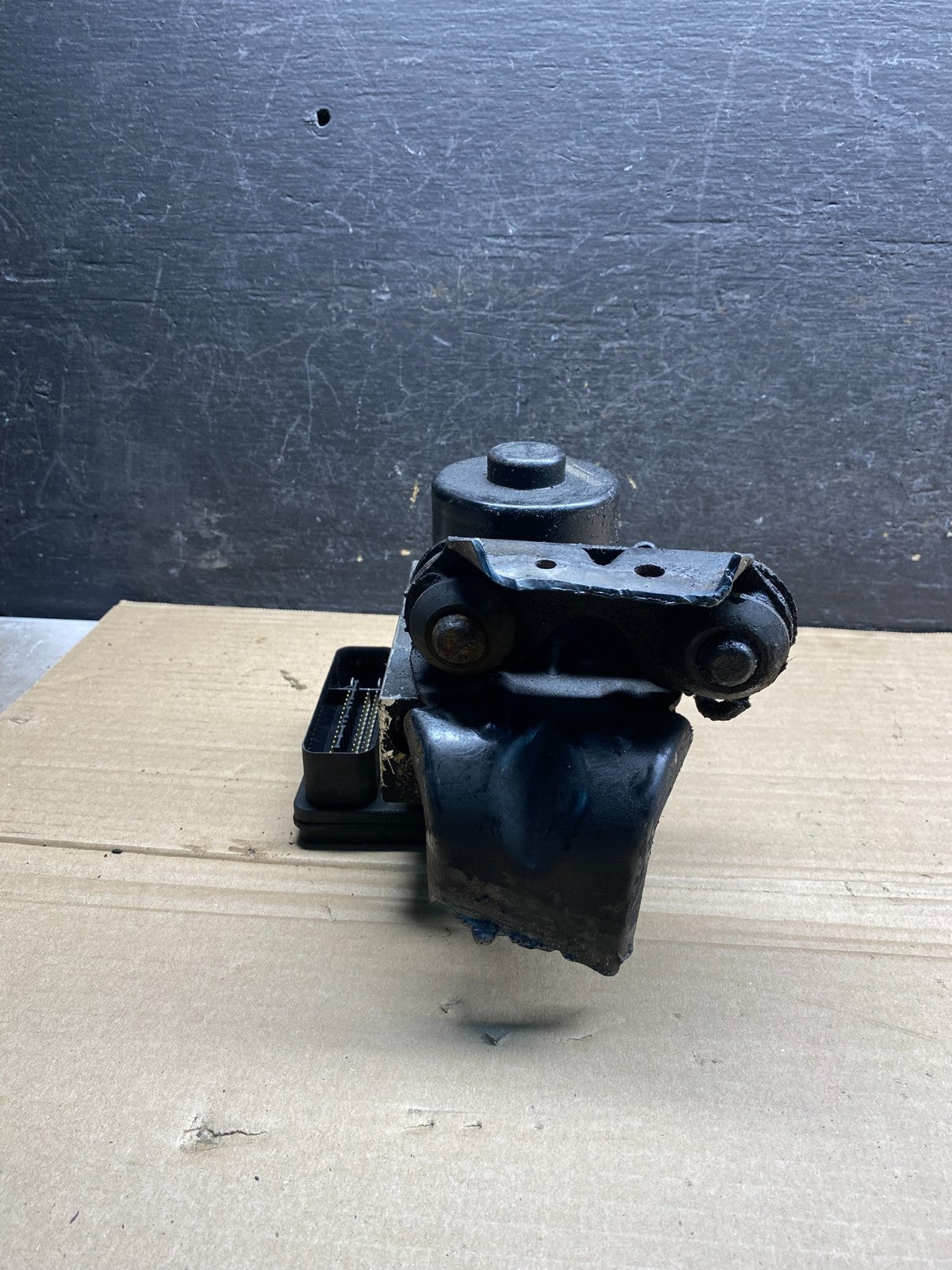 2002 to 2005 Mercedes ML-Class ML320 ABS Control Module A1635450316 AH9615 DG2