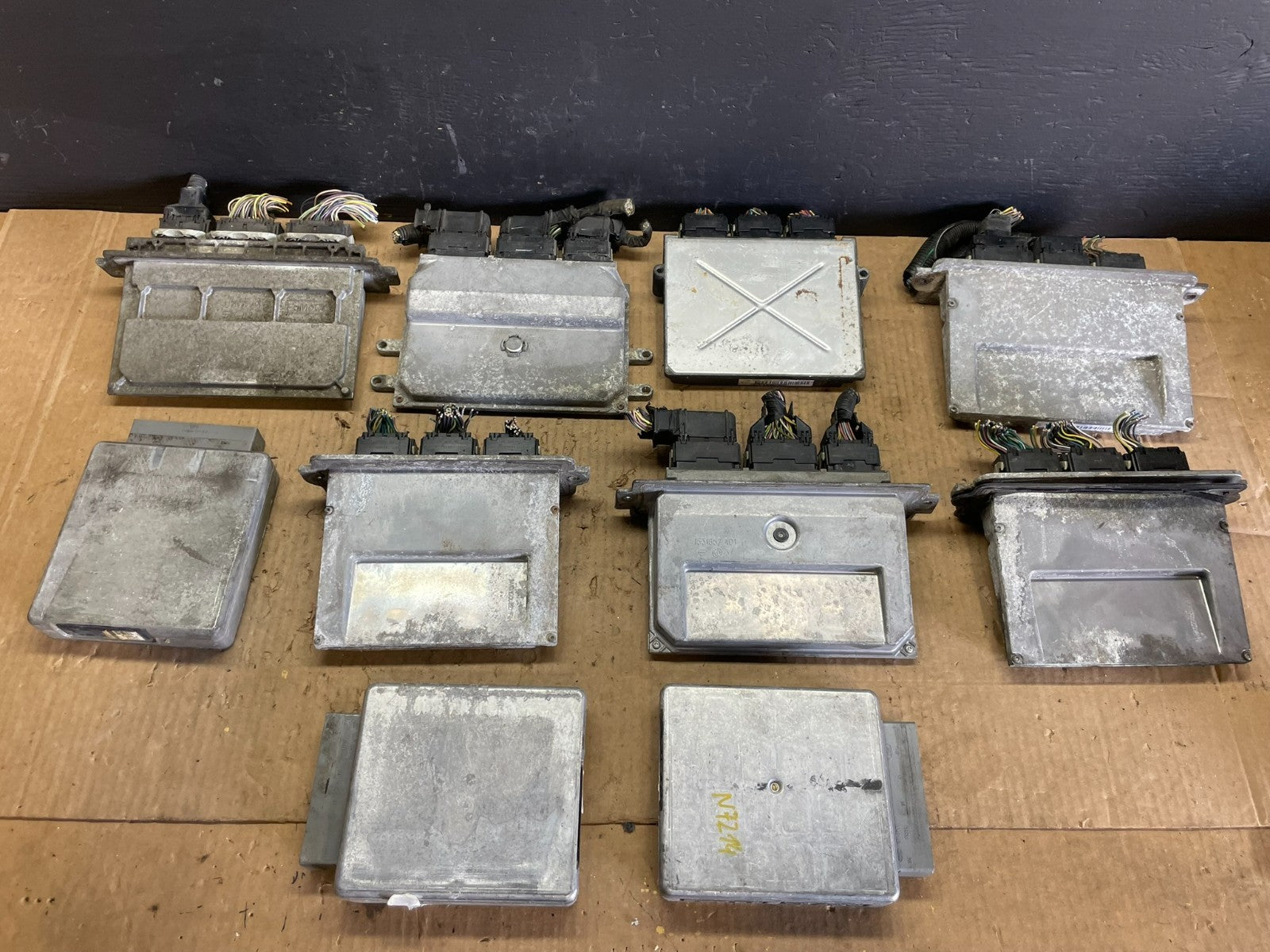 Mix of 10 Ford ECM Engine Computer Module AB75521