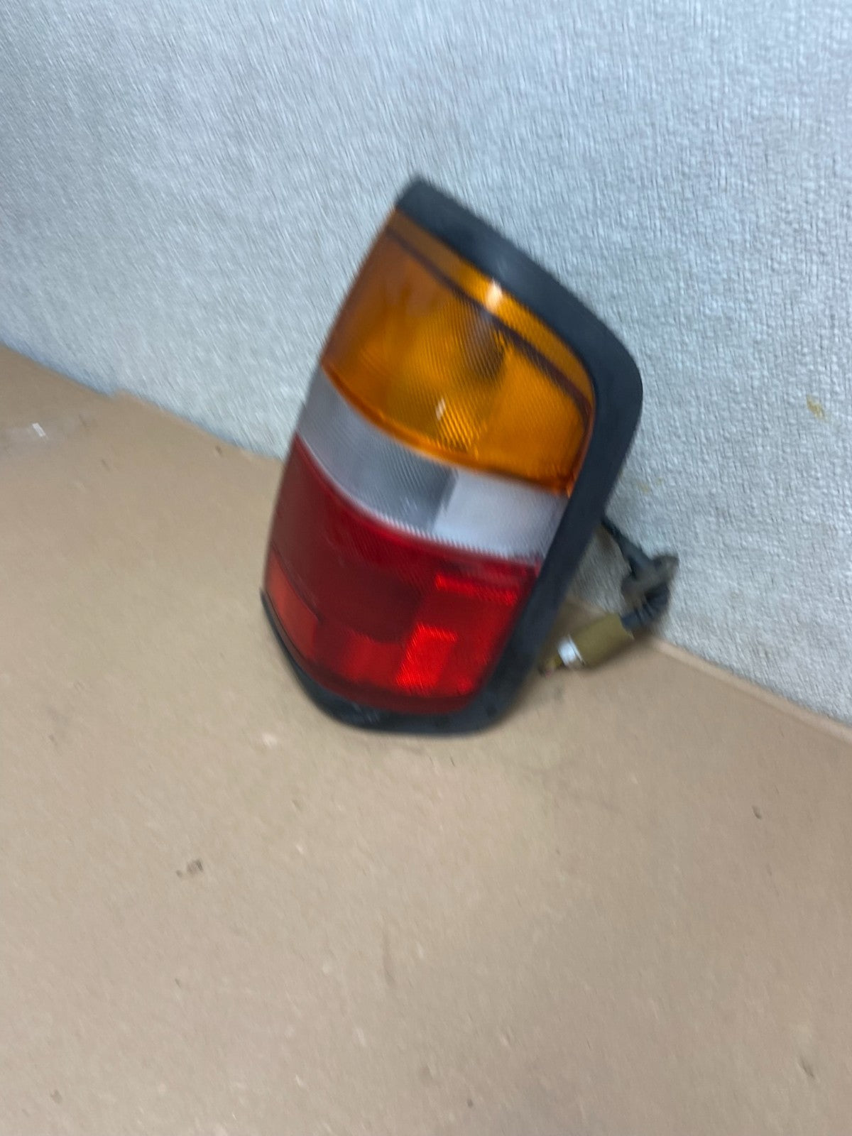 1996 - 1998 Nissan Pathfinder Right Passenger RH Side Tail light Oem AA9848 LK1