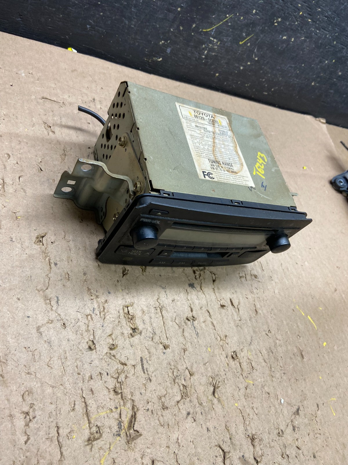 2003 to 2006 Toyota Tundra Sequoia AM/FM OEM Radio CD Player T6243 DG1