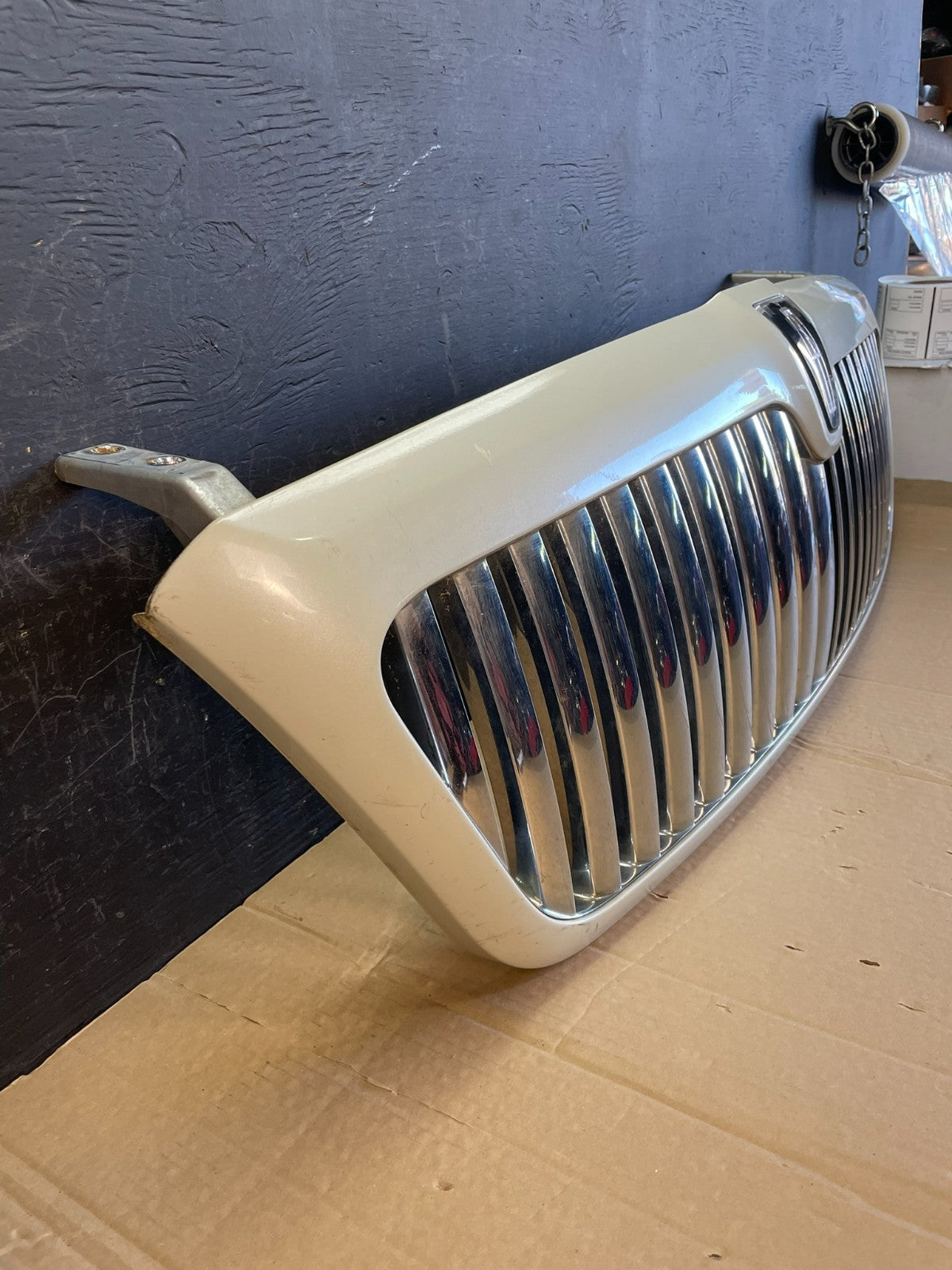 2003-2006 Lincoln Navigator Front Upper Grill Grille ac9709 DG2