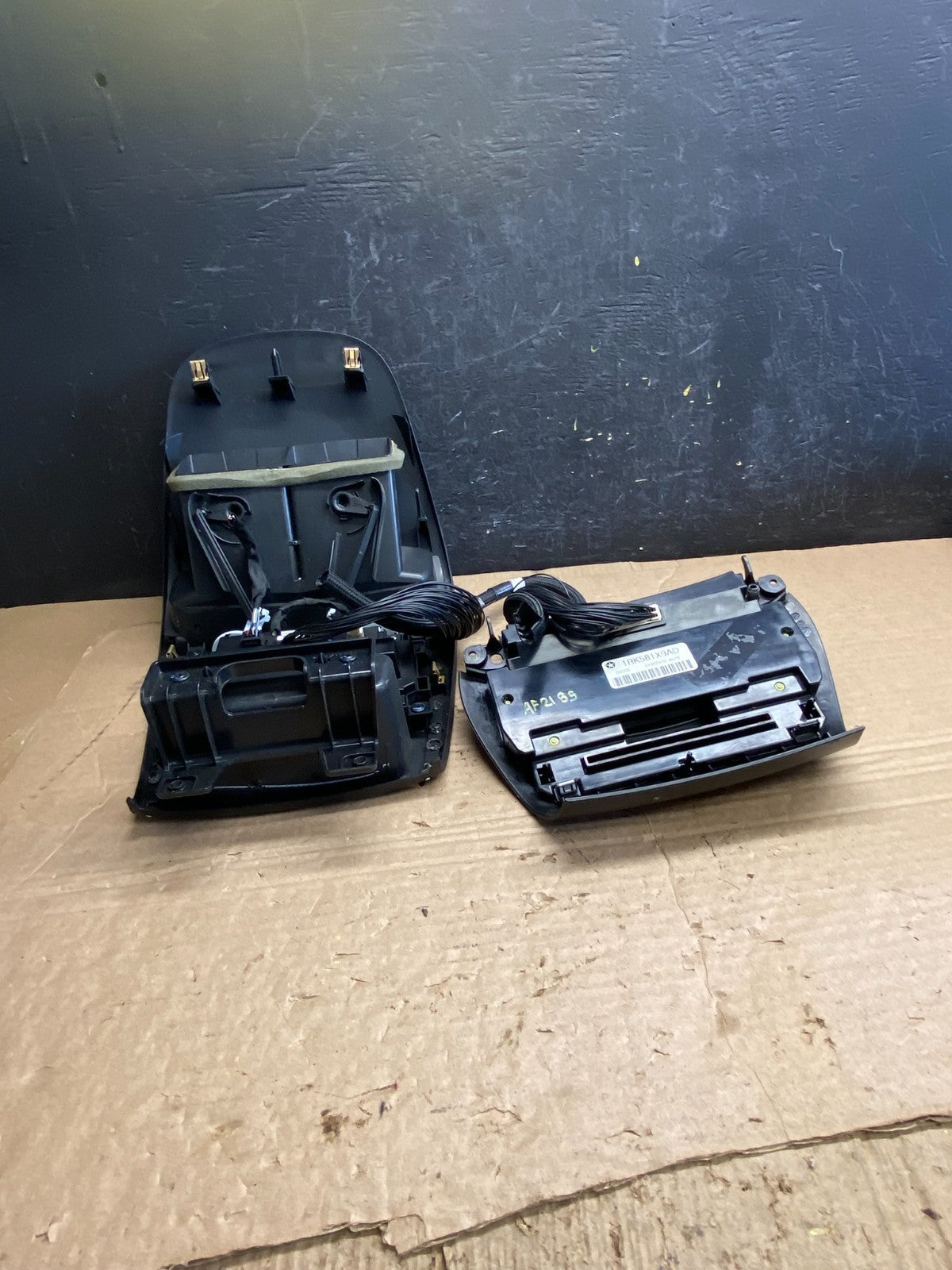 2011-2019 Dodge Journey Radio Display Screen Bezel Climate Trim Vents AF2185 DG3