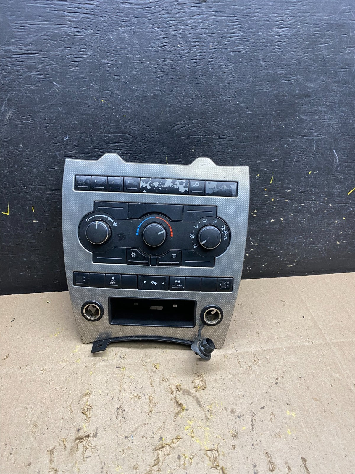 2005 2006 2007 Jeep Commander Grand Cherokee A/C Climate Control Bezel U5621 DG0