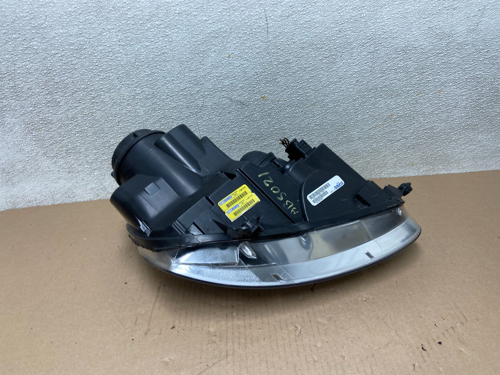 2005 to 2010 Volkswagen Jetta Left Driver LH Side Headlight Halogen AB5021 DW6