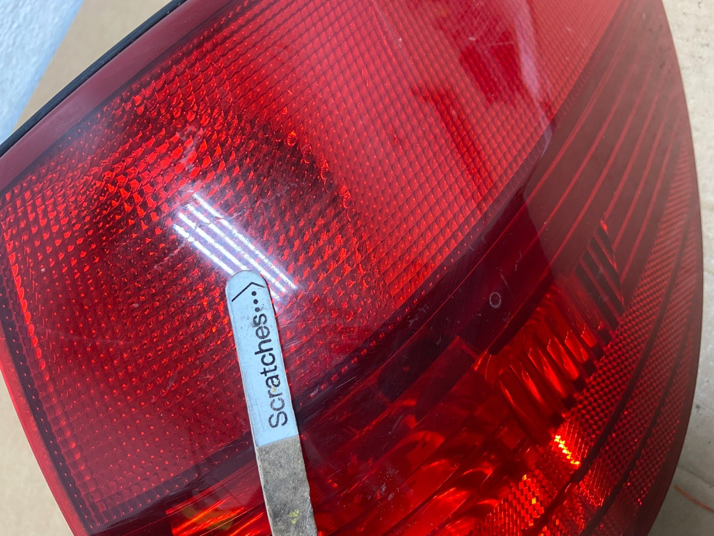 2004-2005 Toyota Sienna Right Passenger Rh Side Tail Light AD5422 LK3