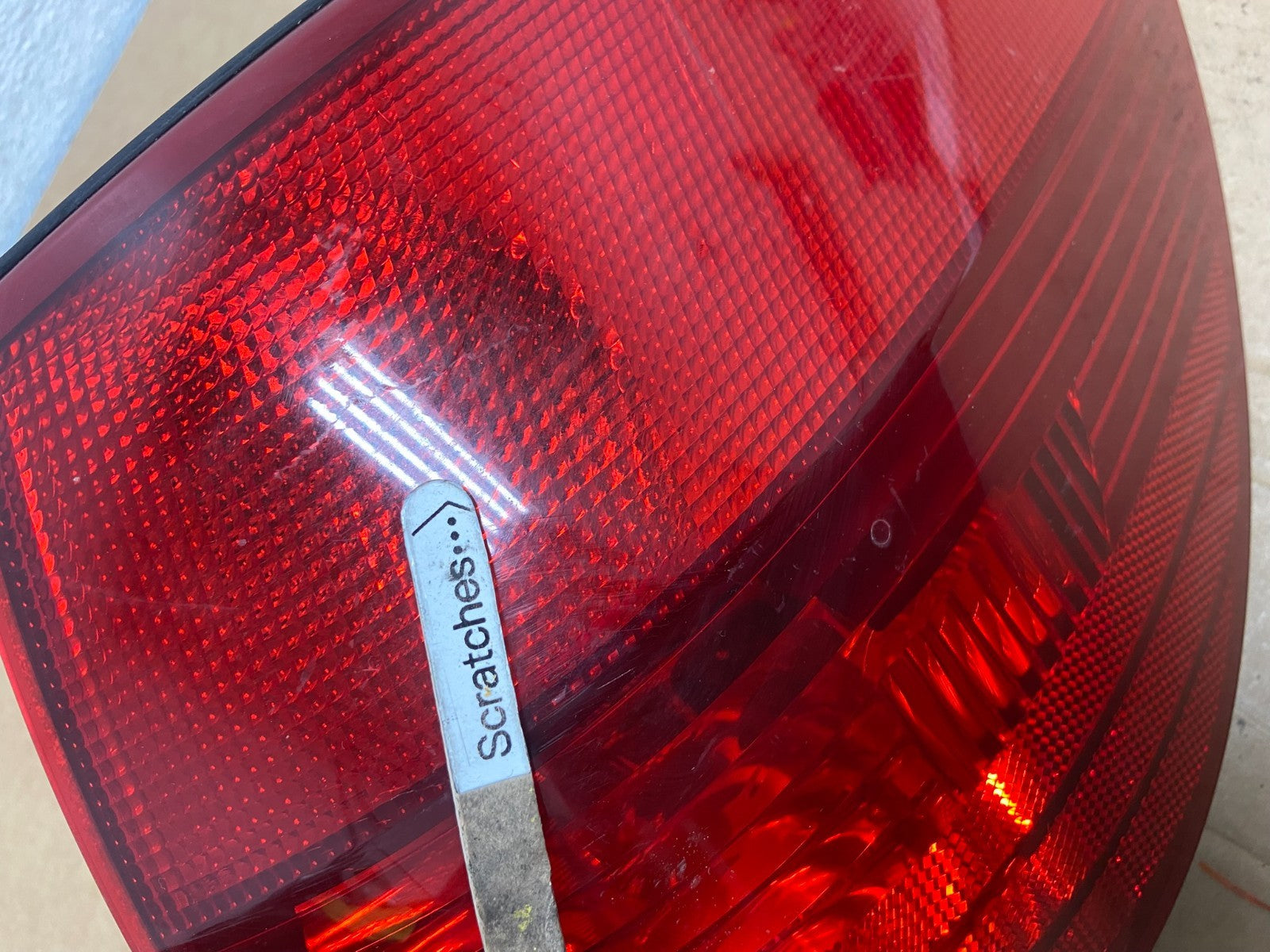 2004-2005 Toyota Sienna Right Passenger Rh Side Tail Light AD5422 LK3