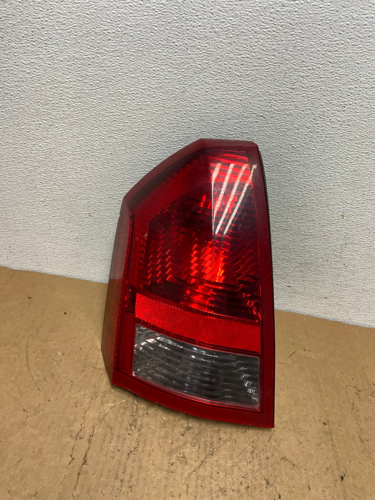 2005 - 2007 Chrysler 300 Left Driver Lh Side Tail Light AD1445 LK0
