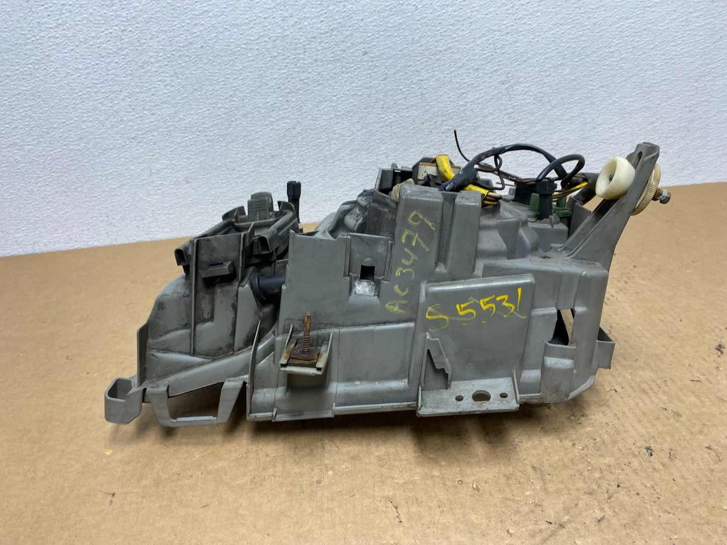 1987-1993 Mercedes W201 190E 190D Front Right Halogen Headlight AC3475