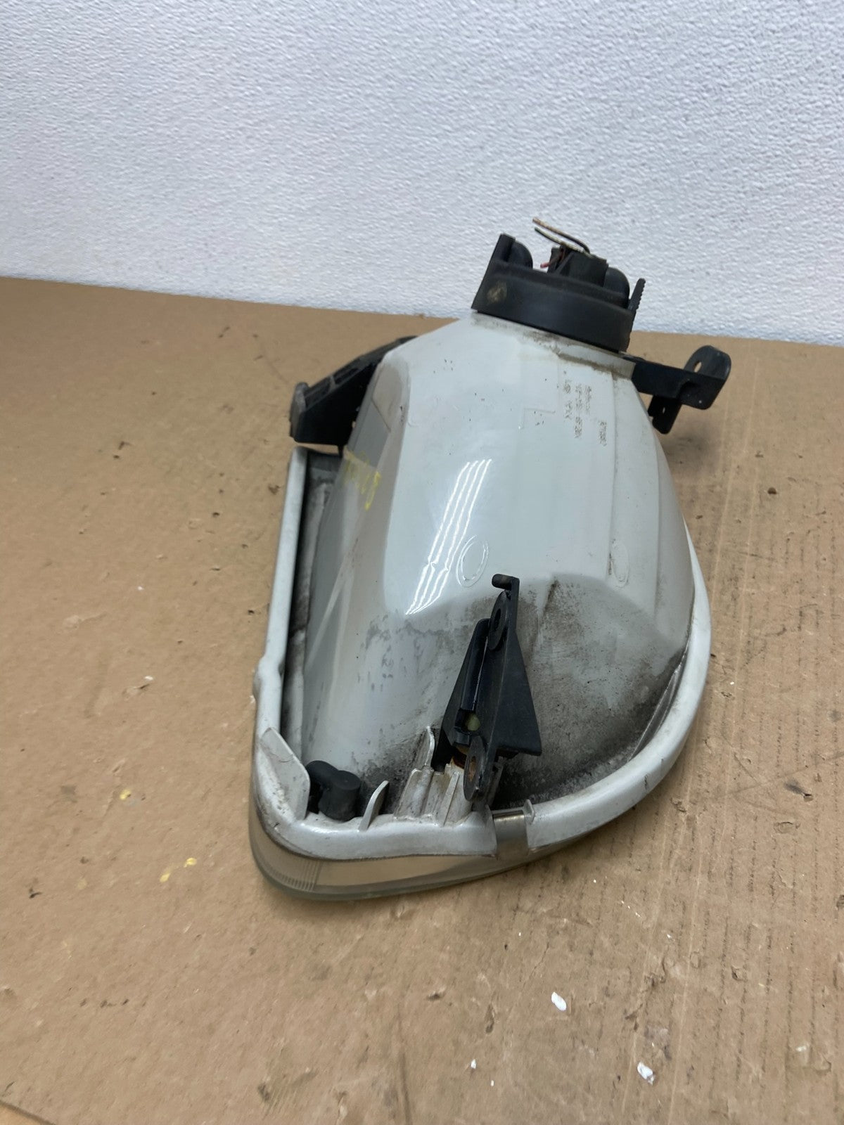 2001-2004 Toyota Sequoia Left Driver LH Side Halogen Headlight AB6608 DW5