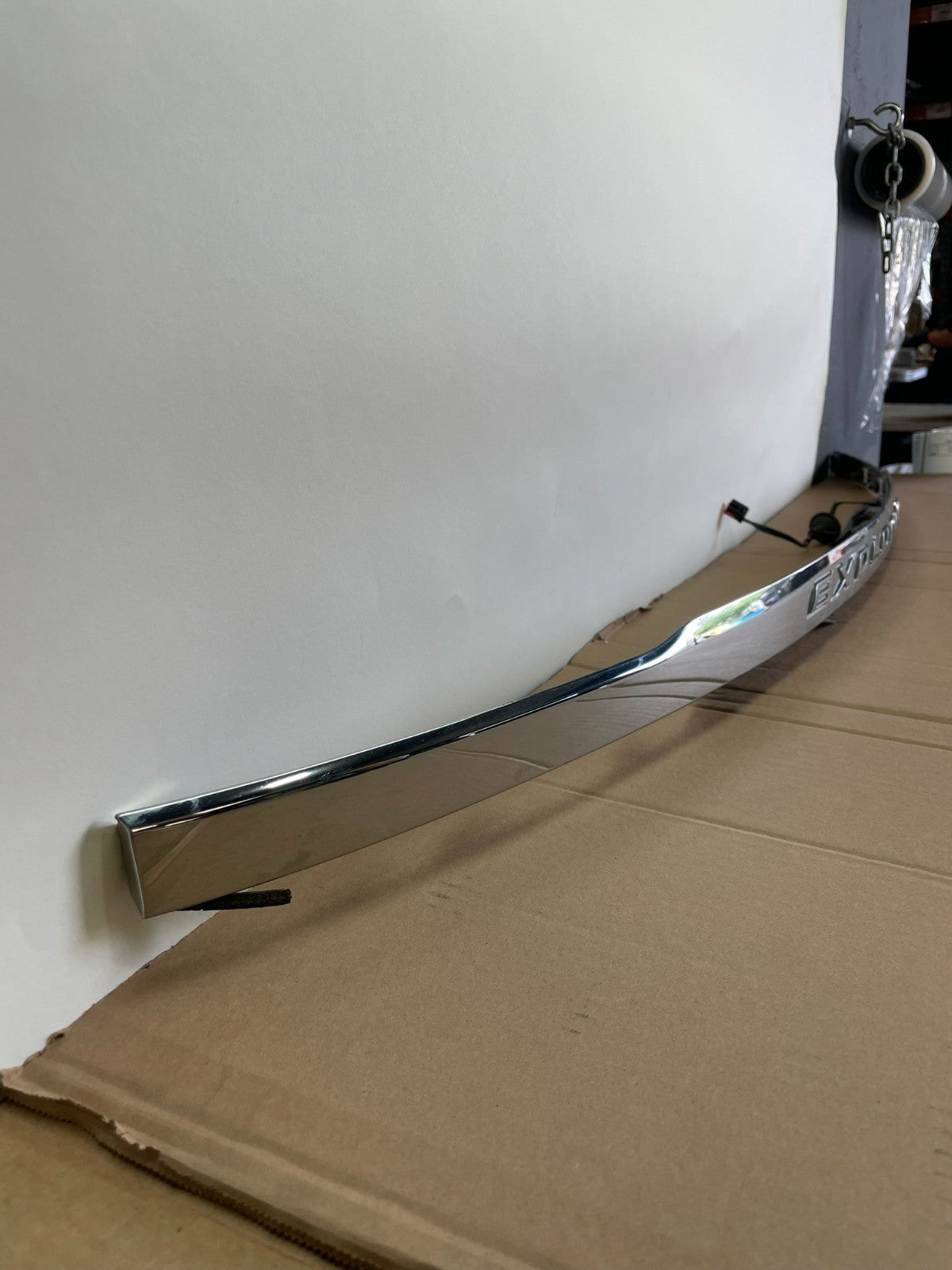 2011 to 2014 Ford Explorer Rear Tailgate Gate Trim Molding With Camera AG7723 DG2
