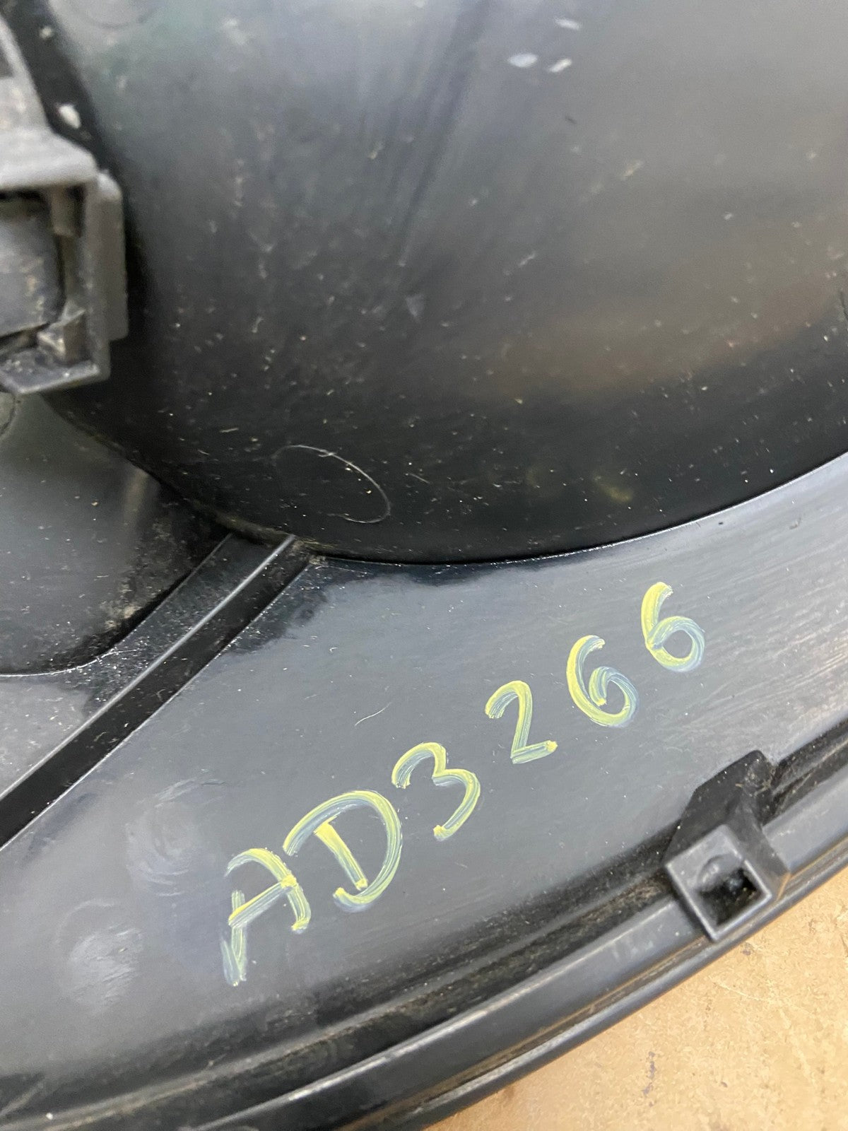 2004 - 2007 Dodge Grand Caravan Right Passenger Side Tail Light AD3266 LK7
