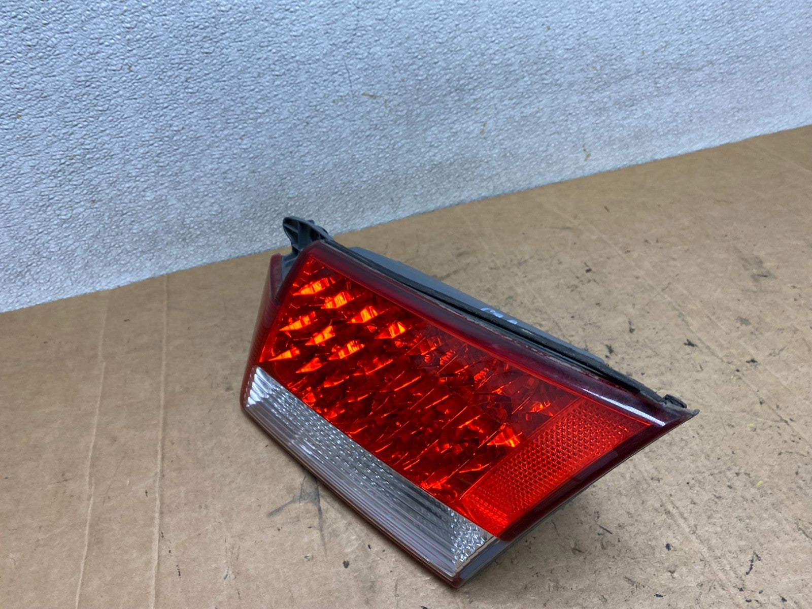 2006 2007 2008 2009 Hyundai Azera Right Passenger Inner Tail Light T3685 DW2